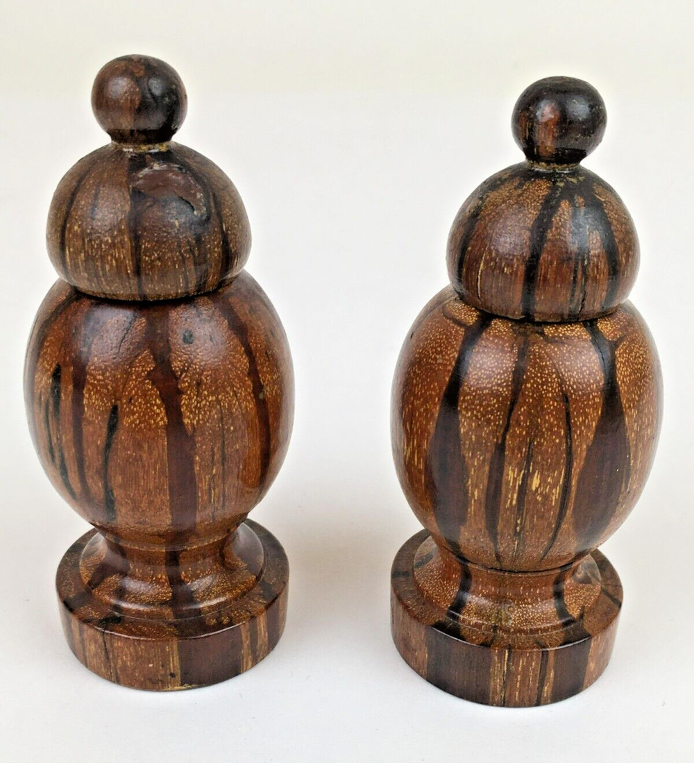 Vintage Wood Salt and Pepper Shakers Taiwan plastic liners Unique wood pattern